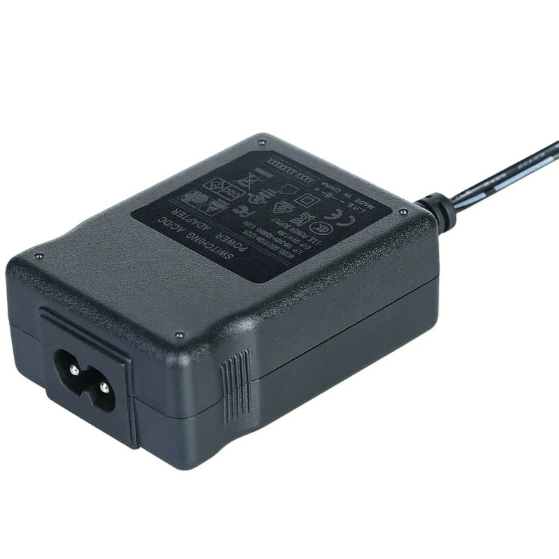 Er Universal Desktop Power Adapter trygge for mitt elektriske apparat